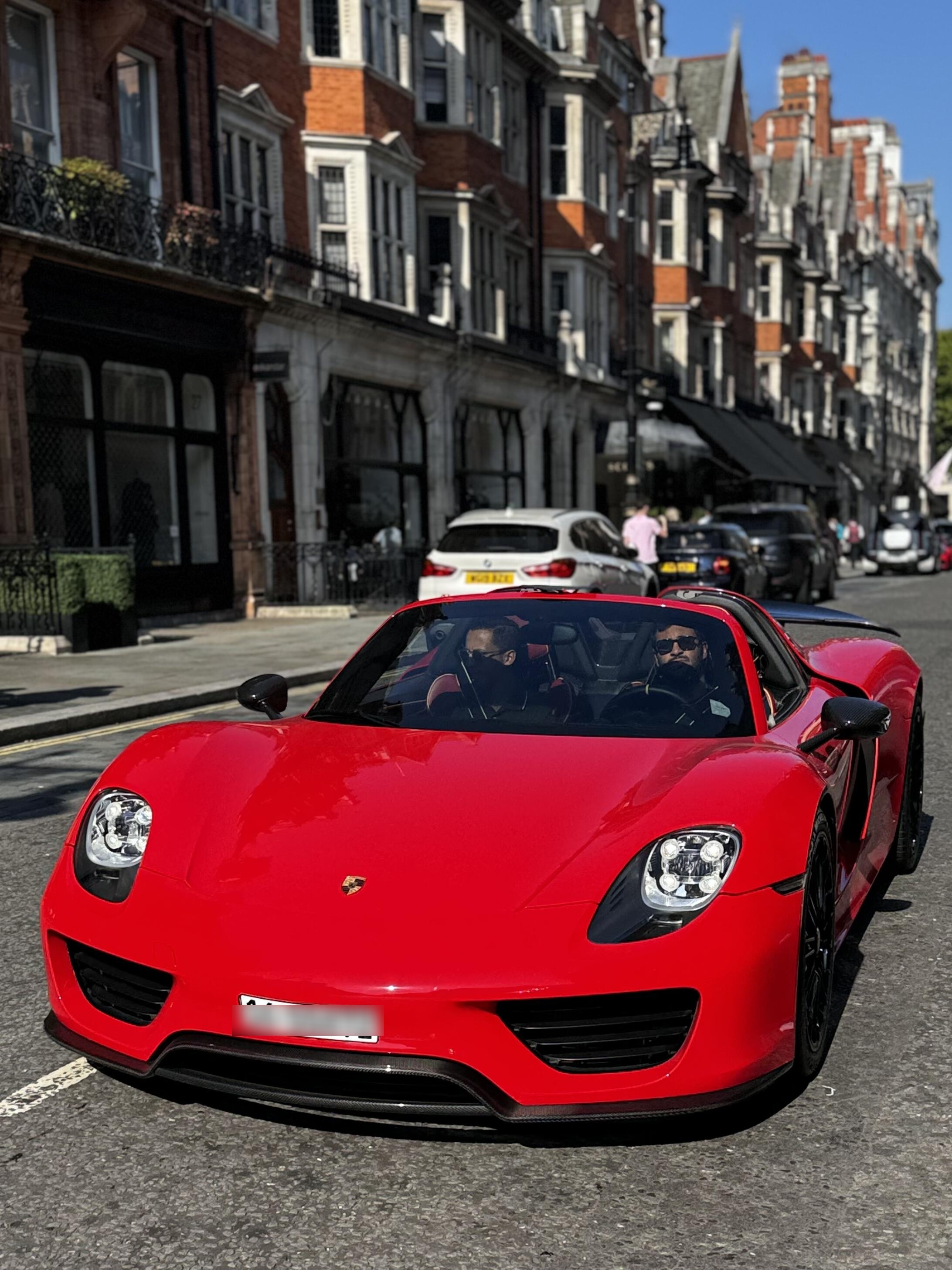 伦敦街拍 // 保时捷蛙王 918 spyder