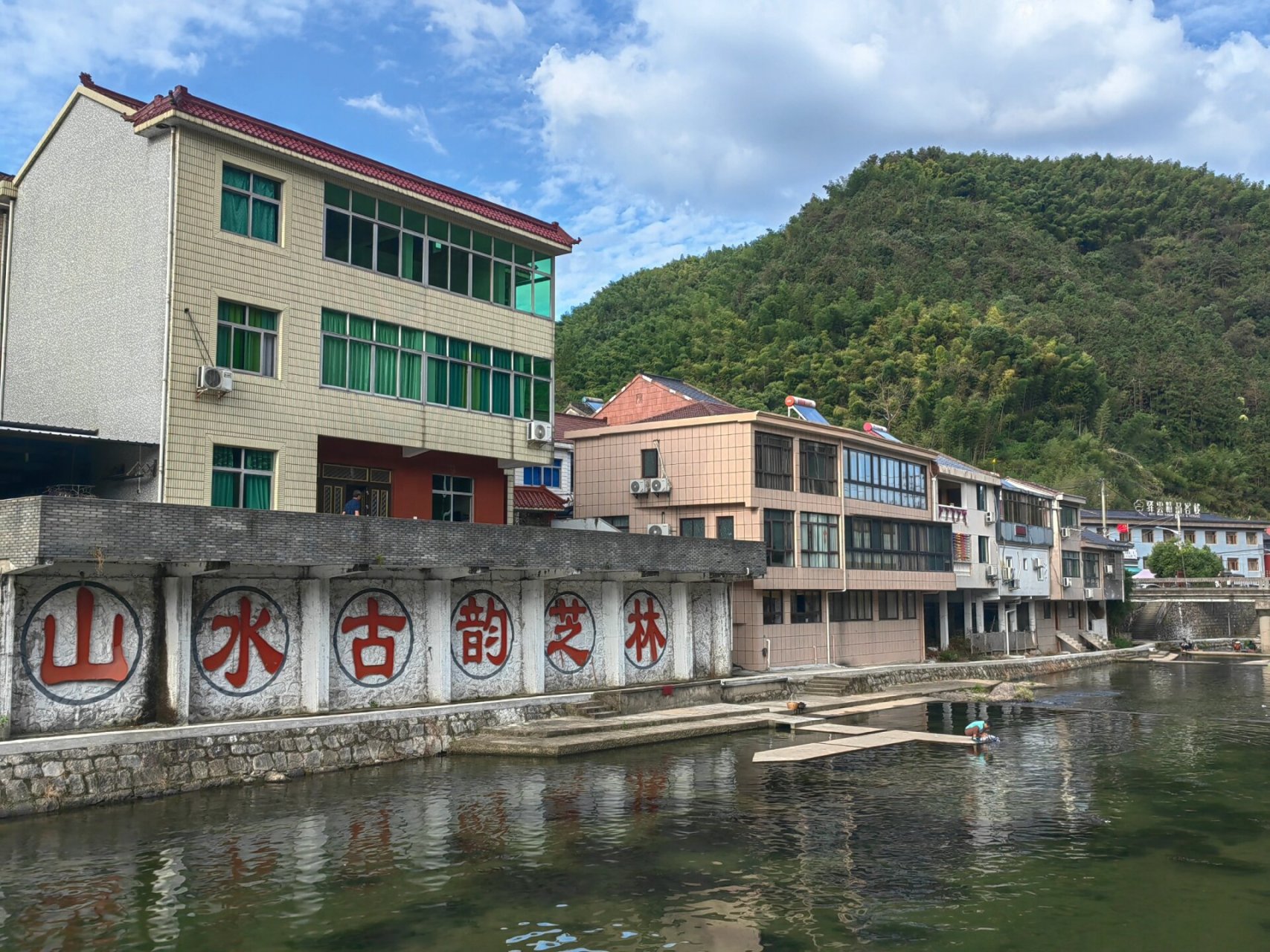 浙东小九寨 地址:余姚大隐镇芝林村 门票:成人50,儿童25,美团上一定要