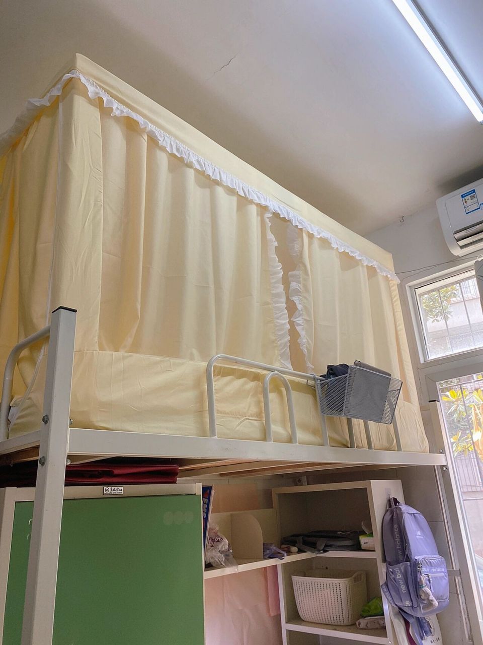 湖北大学研究生宿舍 我们宿舍的柜子是绿色的,大家都买了绿色或者黄色