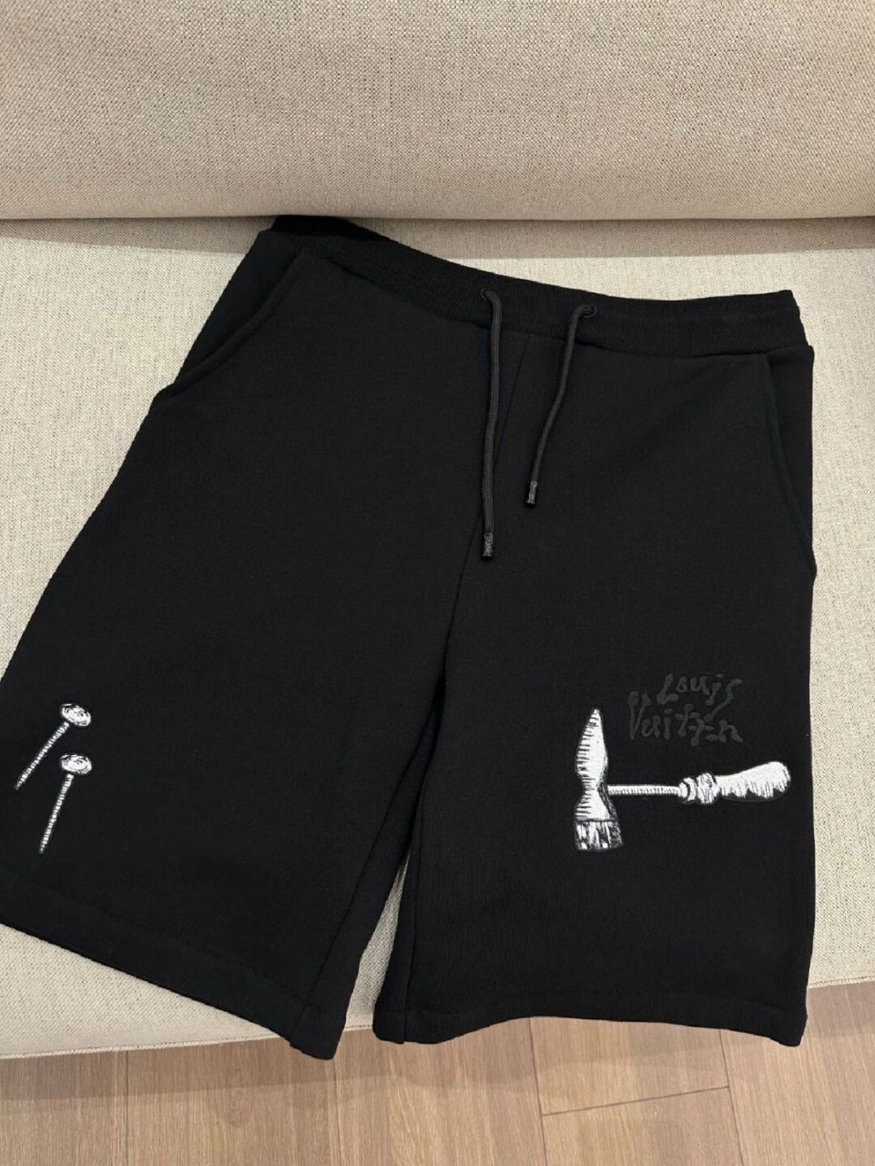 深圳南油 lv男款锤子90刺绣短裤 louis v* 棉织短裤 版型贼拉讨巧!