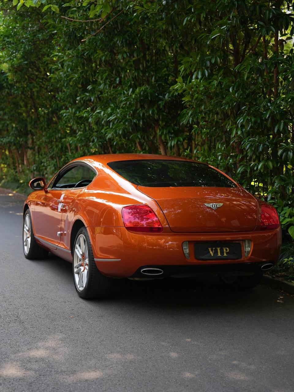 0t 12缸!爱马仕橙色原车漆,双拼色内饰,最美gt跑车.年少有为开宾利.