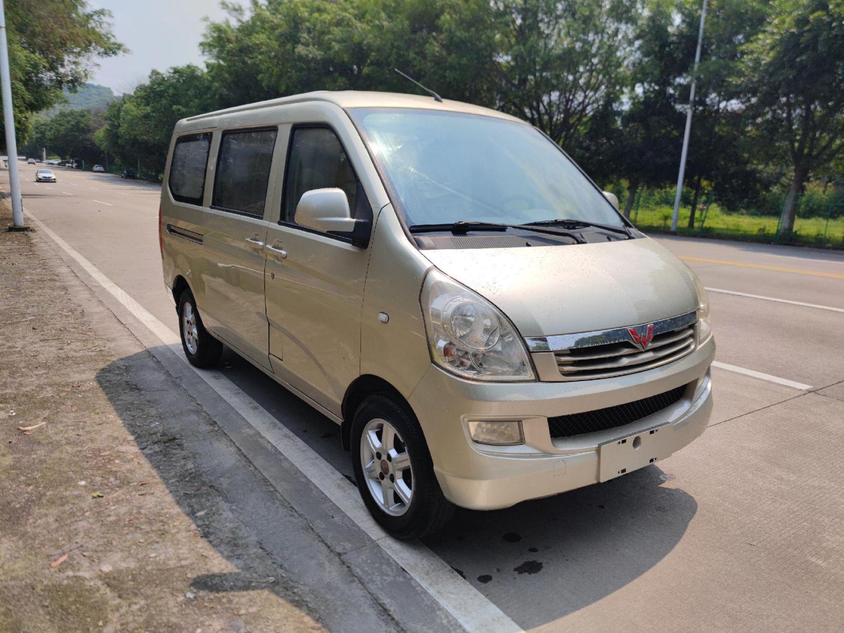 2014年五菱荣光s,1.