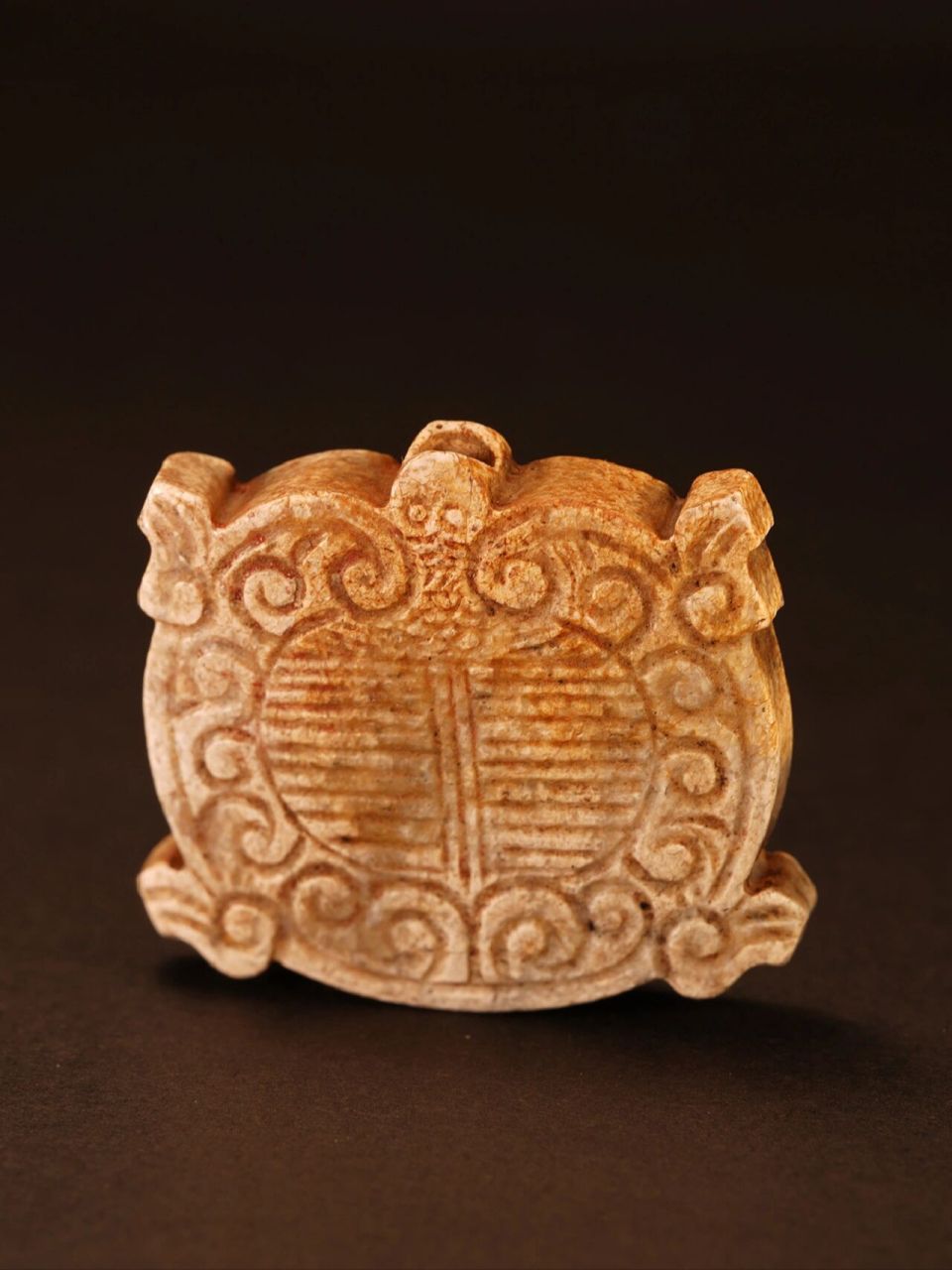 古玉研究/地方玉材质的玉饰满钙化质变肌理 魏晋时期的玉龟饰/ 地方玉