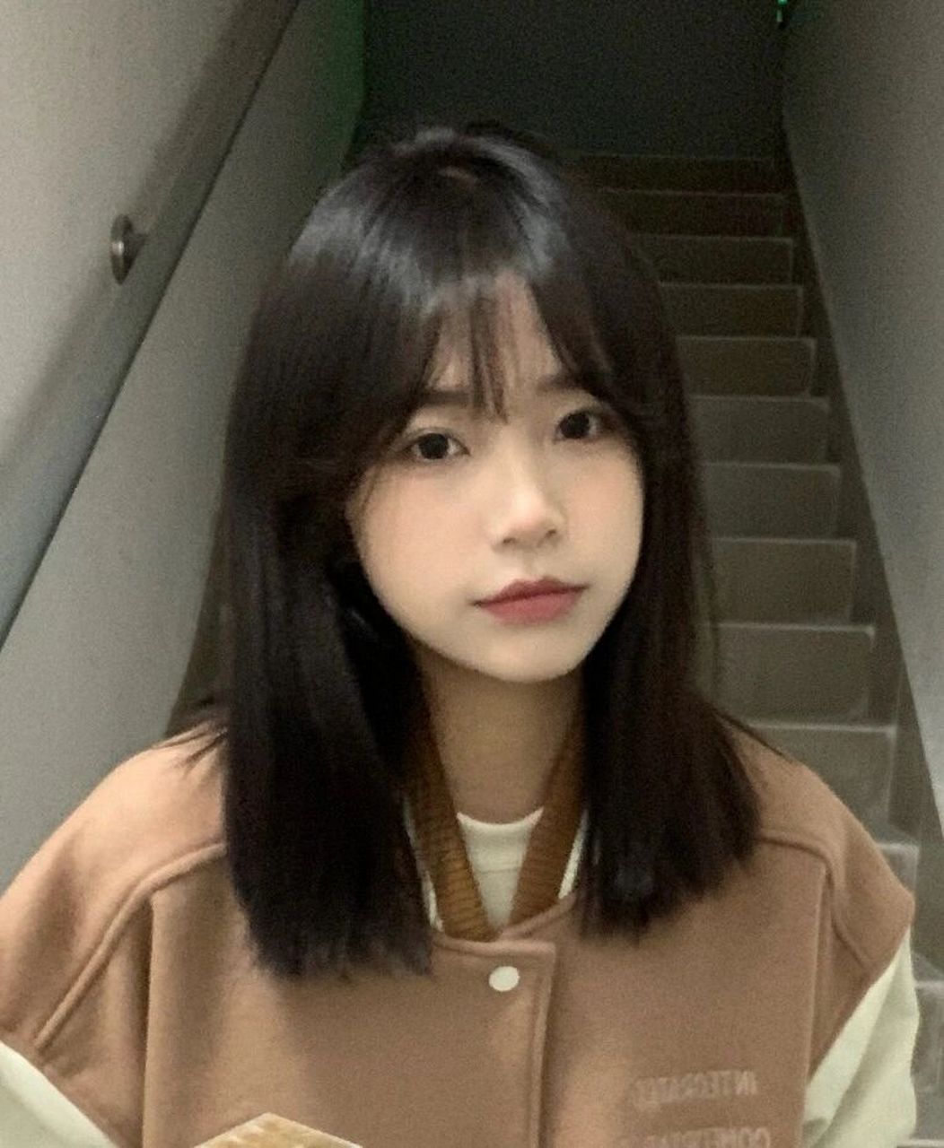 温柔气质还修饰脸型 2021年锁骨发一定是最受欢迎的发型之一锁骨发