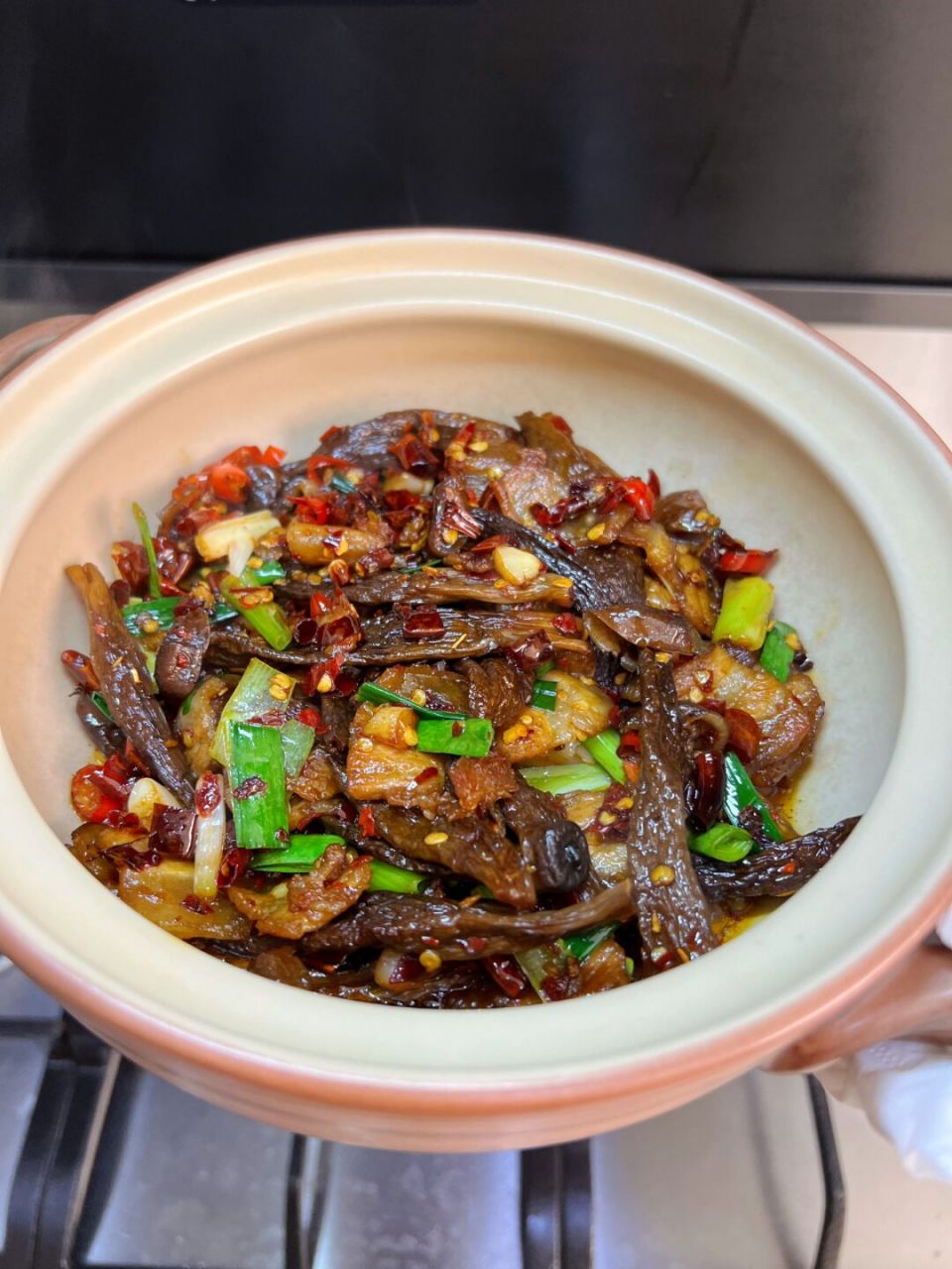 干锅鹿茸菇炒肉,香辣脆爽,炫了两碗米饭99 喜欢吃鹿茸菇的朋友一定