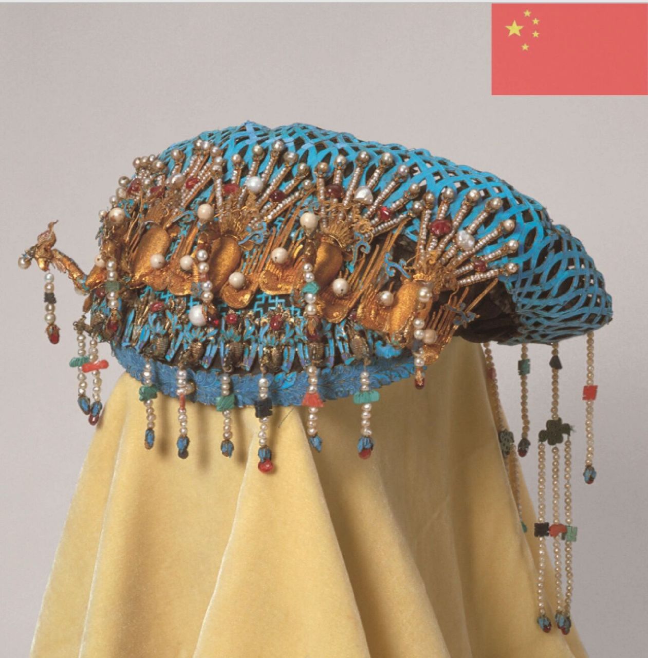 北京故宫钿子—点翠嵌珠宝五凤钿 文物号:12190,别名:金累丝嵌珠宝凤