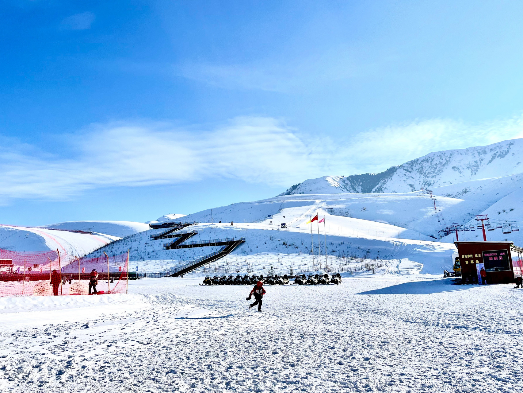 那拉提滑雪场图片