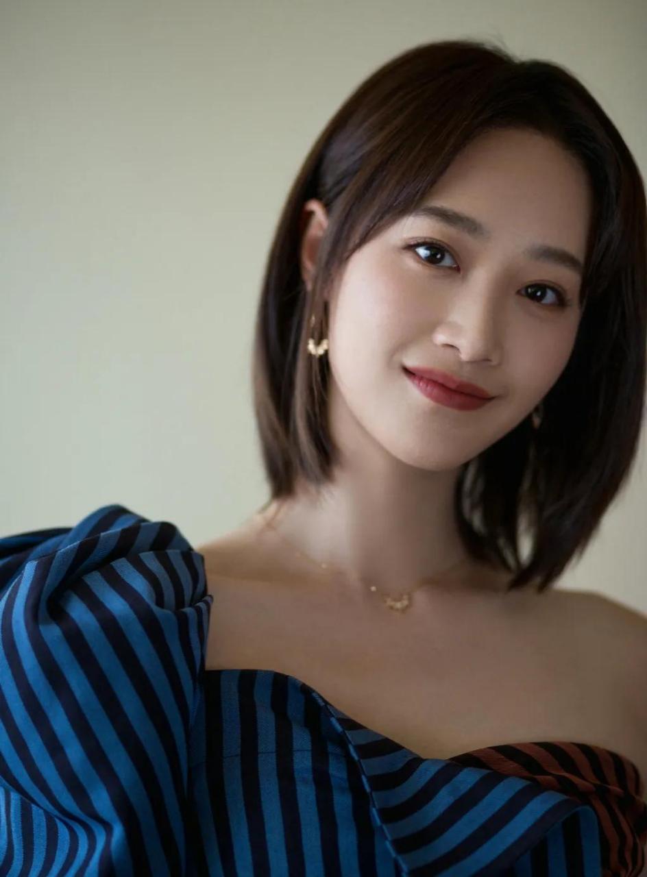 蓝盈莹以其精湛的演技和角色塑造被高度认可,观众一致赞扬她角色塑造