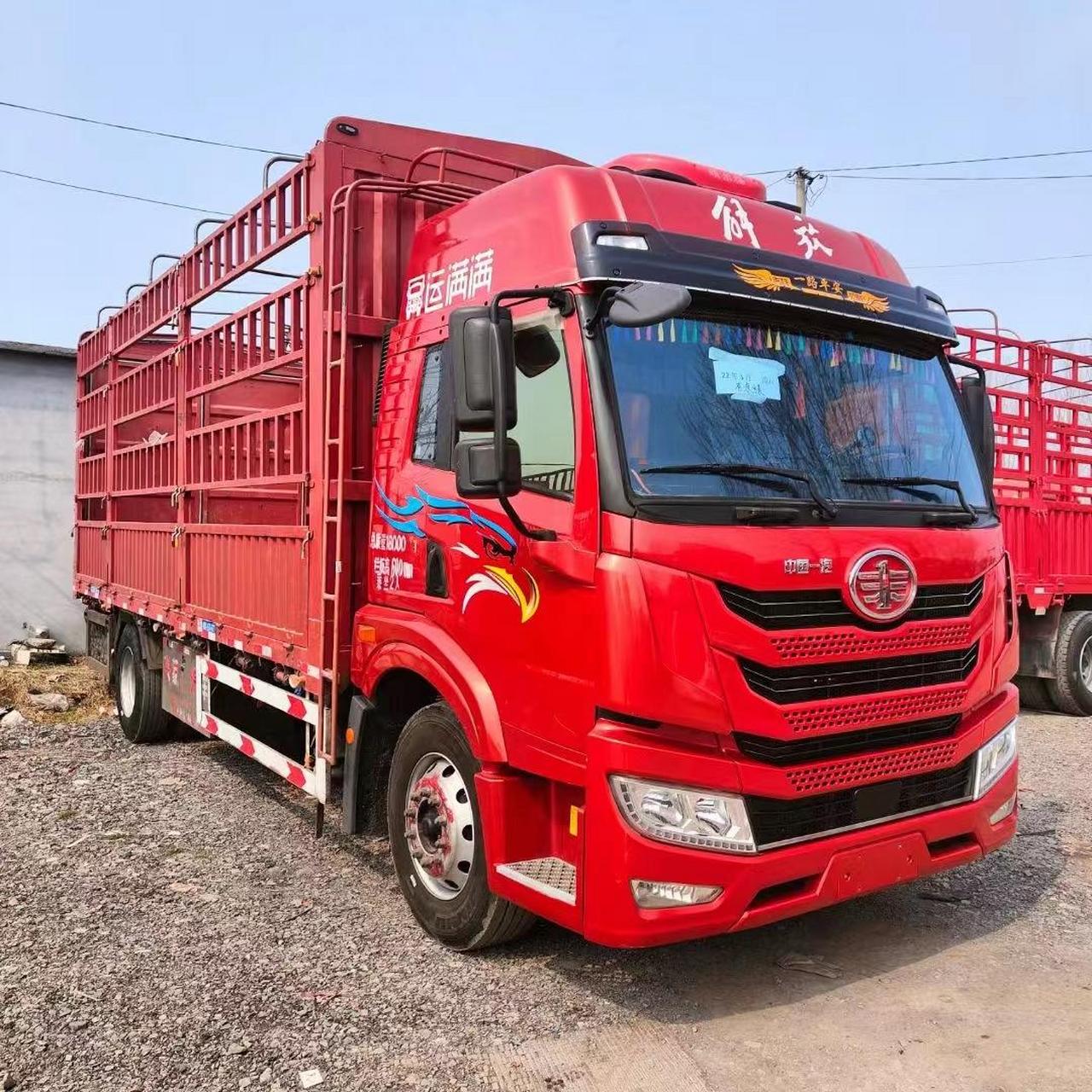 8米高栏载货车,6缸 251马力锡柴发动机,法士特高低速10档变速箱,更