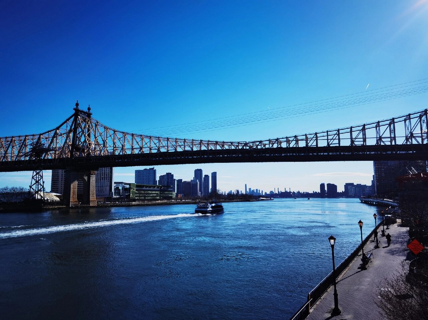 纽约大桥之昆斯博罗桥 昆斯博罗桥 ,又称59号街桥,是位于美国纽约东河