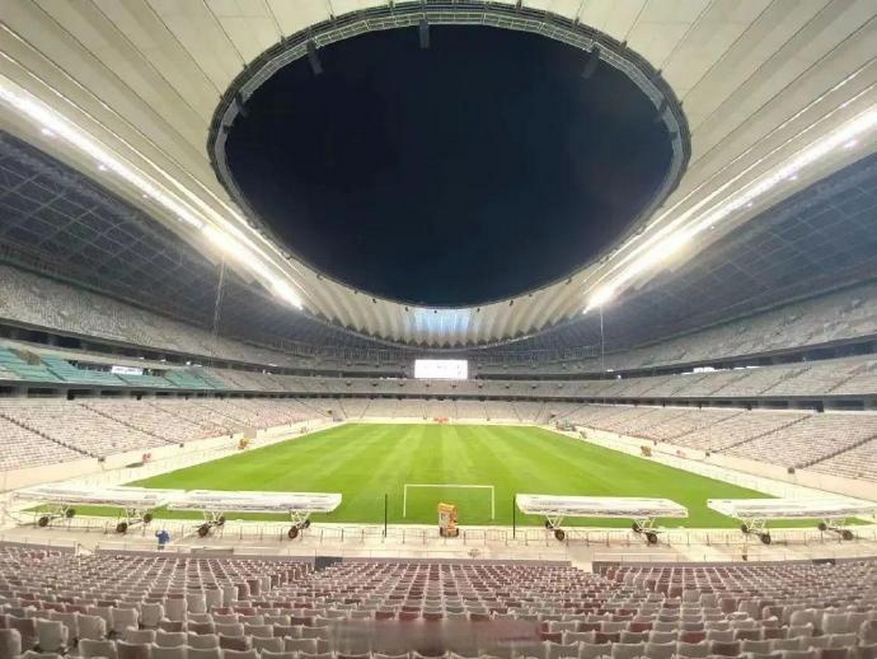 西安国际足球中心进入启用倒计时【西安国际足球中心完成首次体育工艺