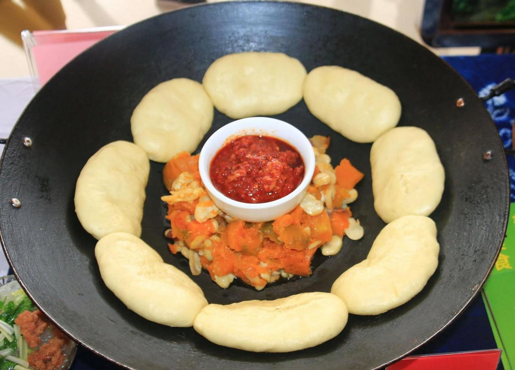 猪肝胙,是云南省大理白族自治州鹤庆县群众餐桌上的一道常见美食