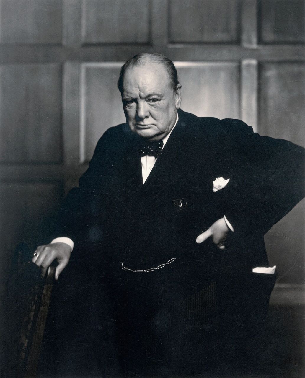 07摄影名作|尤素福·卡什:《愤怒的丘吉尔》 愤怒