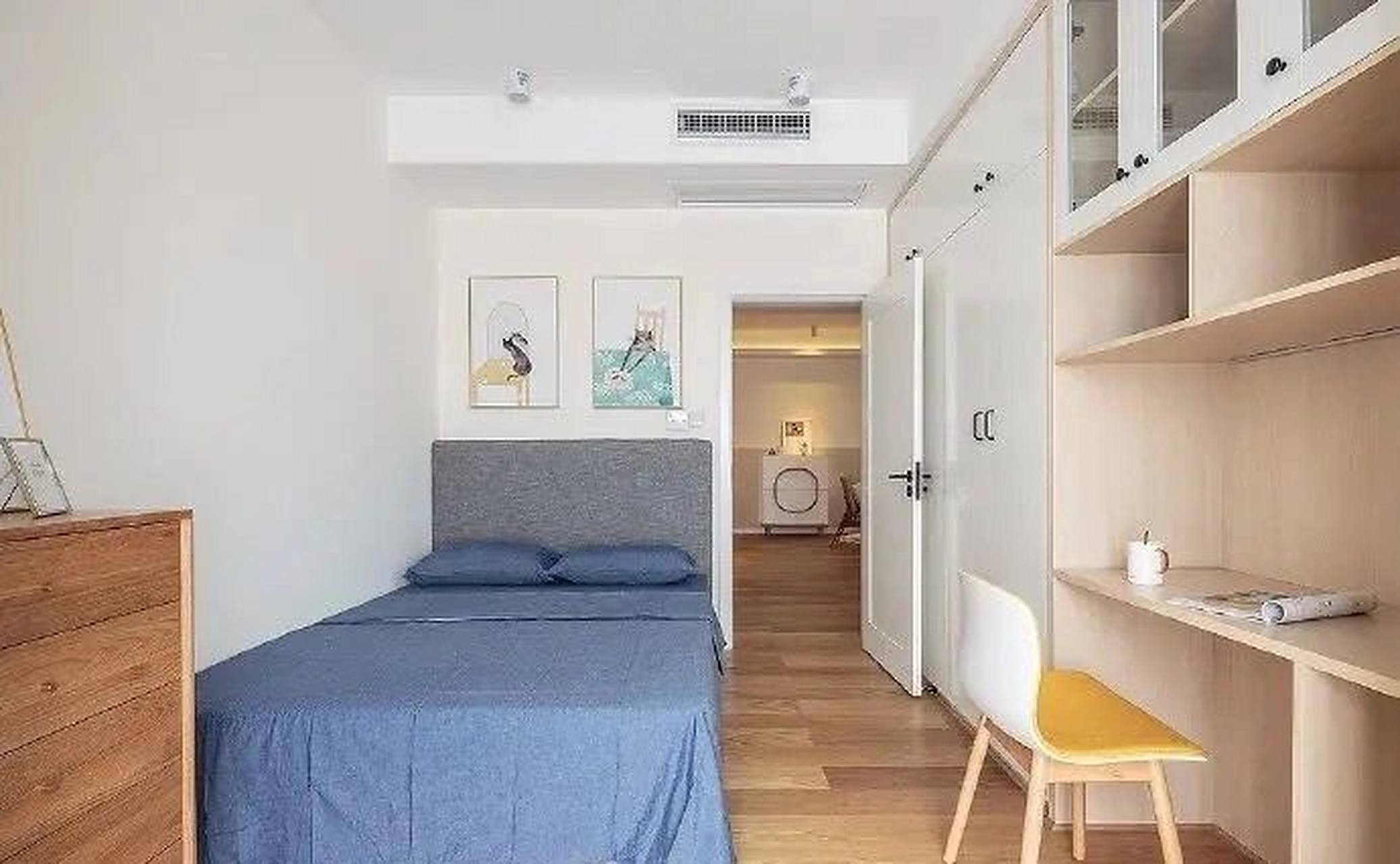 床头不适合紧靠门 床头完全贴近房门,没有一点距离(如图所示),容易