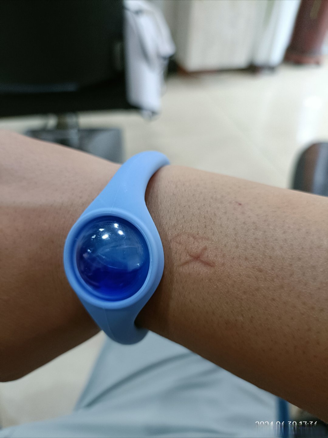 记录生活#          网上买了一个驱蚊手环,拿回来就戴上了.