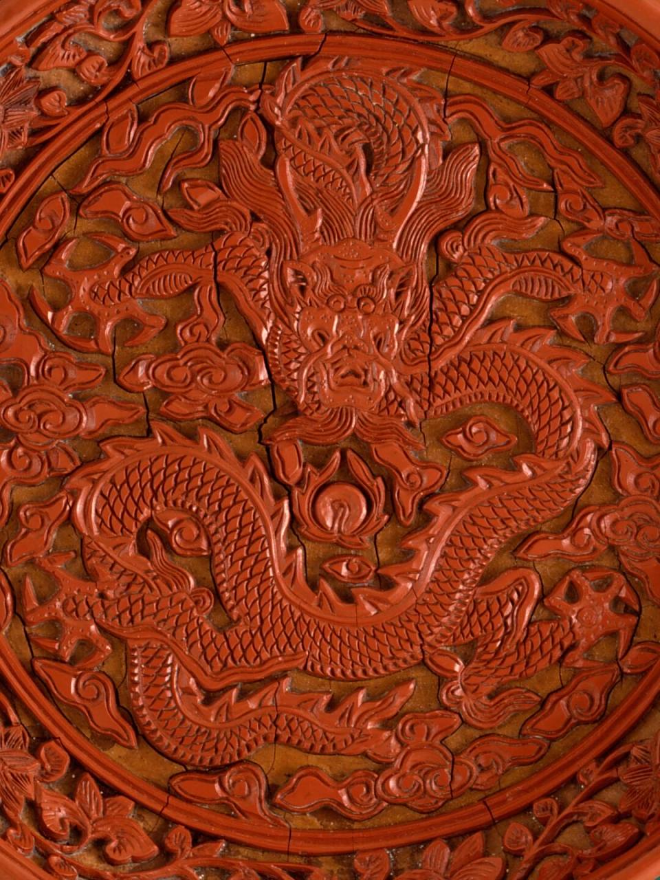 名称:dish (pan) with dragon amid clouds云中龙盘 时期:明朝万历