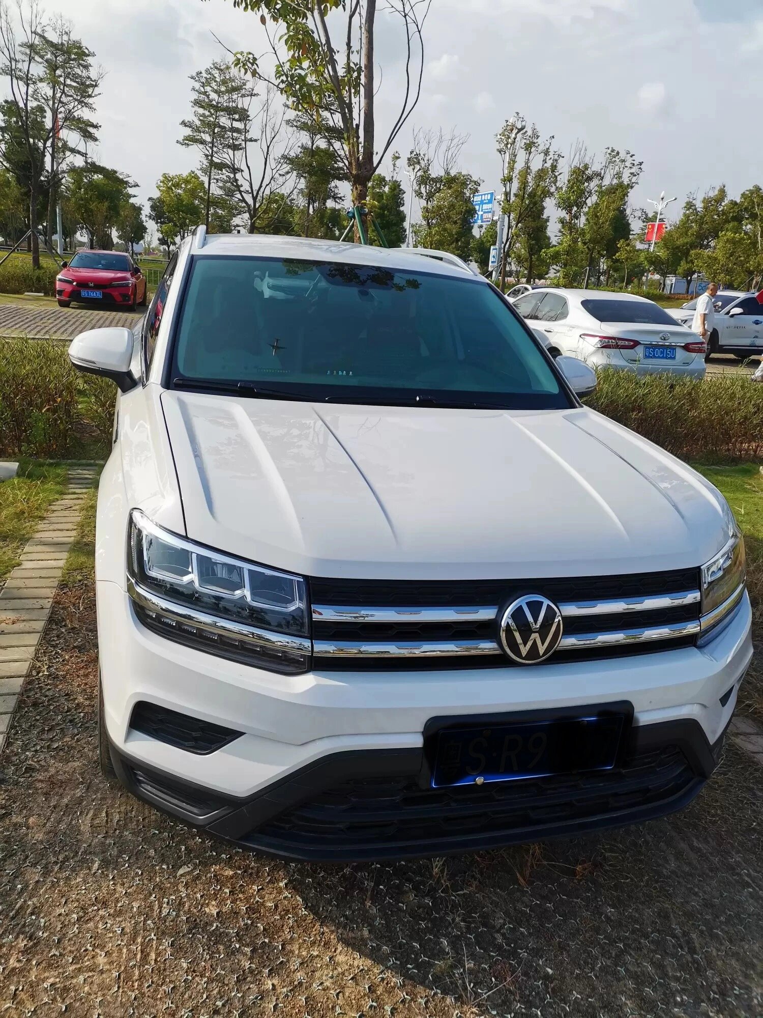 型的suv,途岳又被大家称为小途昂,确实是比较名副其实的,作为德系车