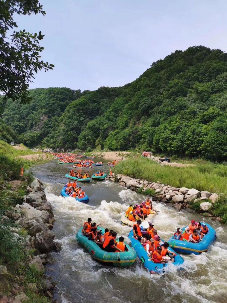 抚顺红河谷漂流攻略|抚顺红河谷漂流汽车往返一日游  抚顺红河谷简介