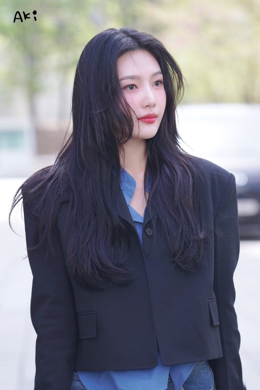 朴秀荣黑色短西装造型#今天的动物农场上班图,又美又飒的joy,漂亮到