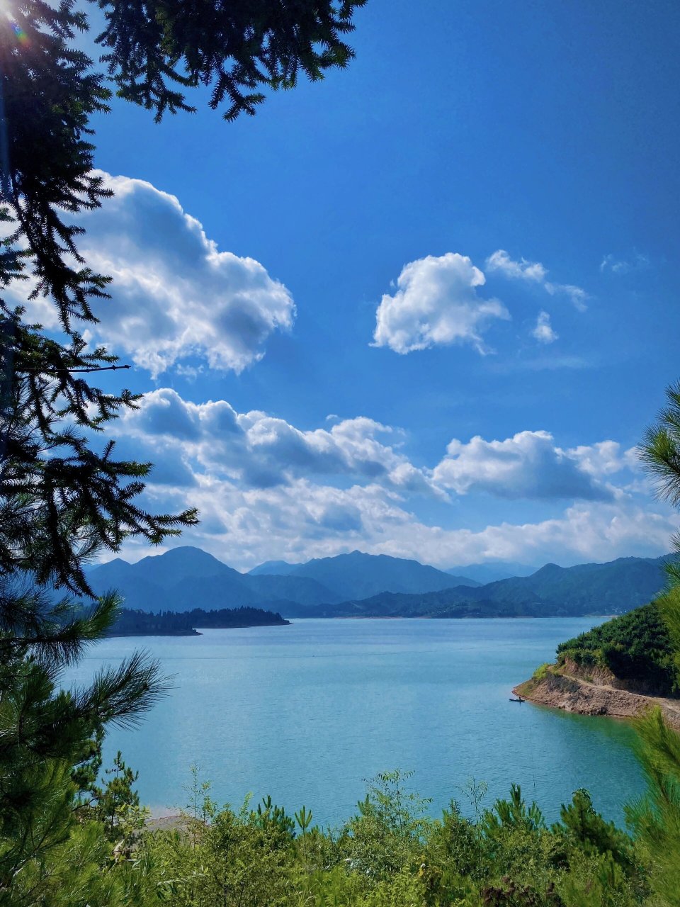 《潭岭天湖》藏在大山里的水库 连州周边也有风景如画的地方 	 太美了