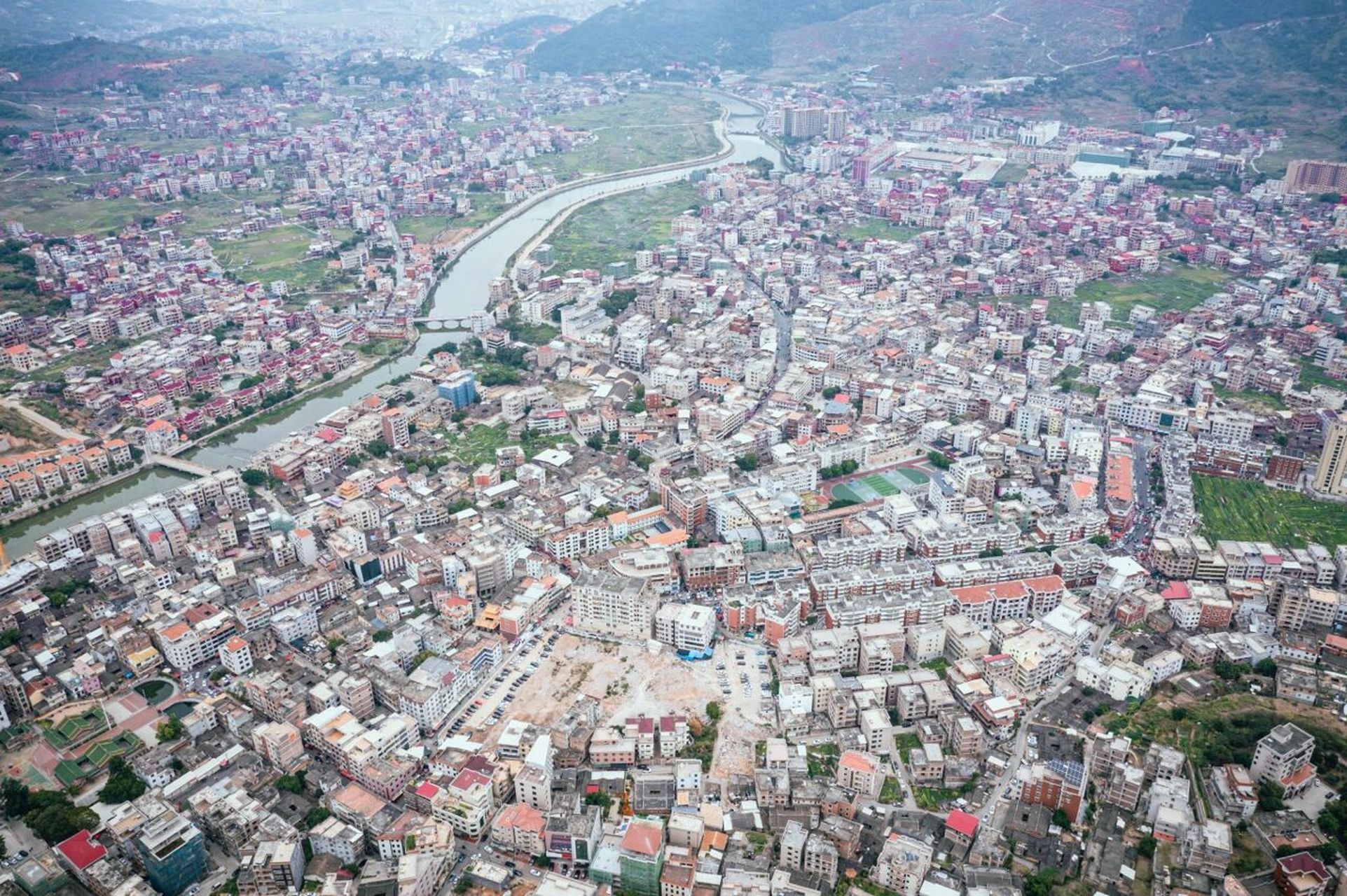泉州市南安市英都镇 一个几十年没什么发展,安逸,生活节奏慢的小镇.