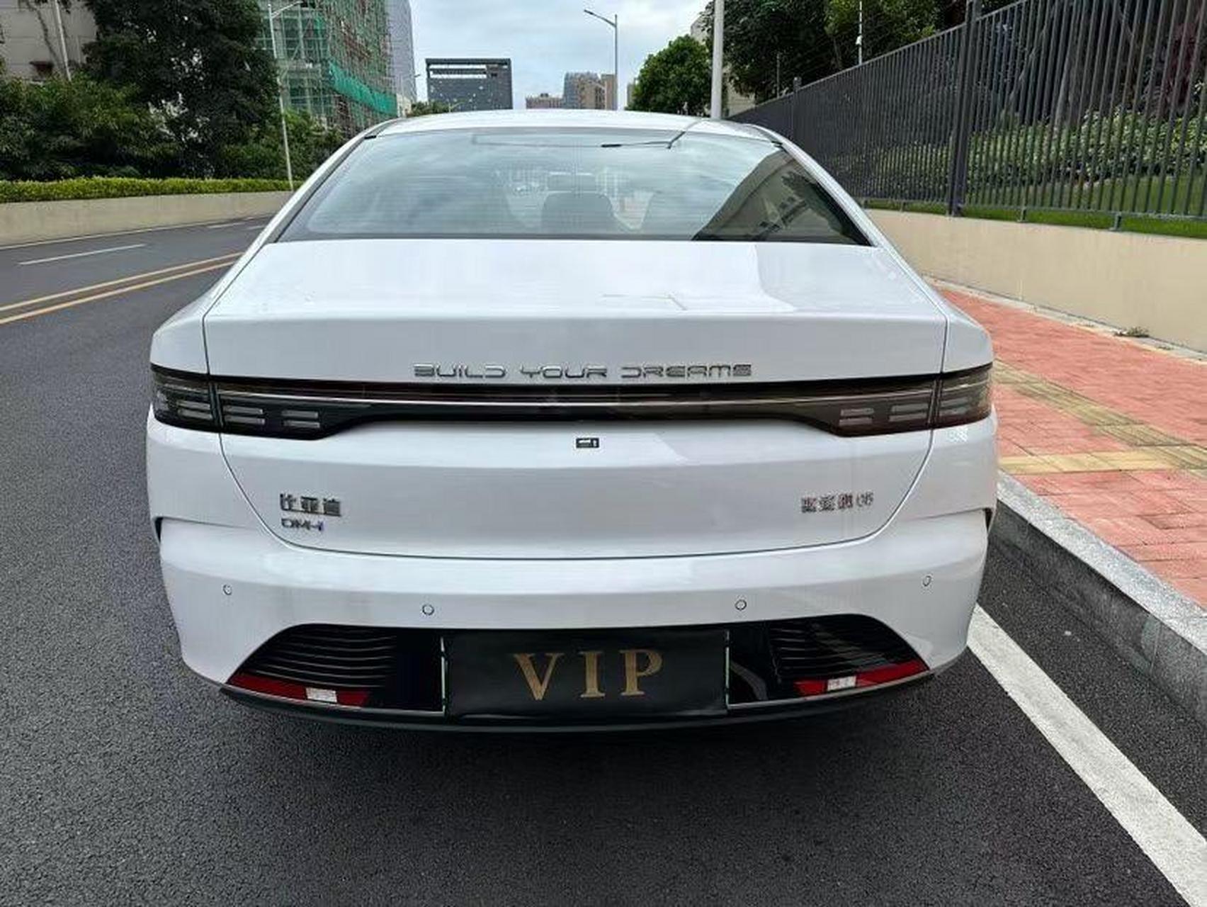 23年6月比亚迪驱逐舰05 油电混合 裸车上路18万多 1.