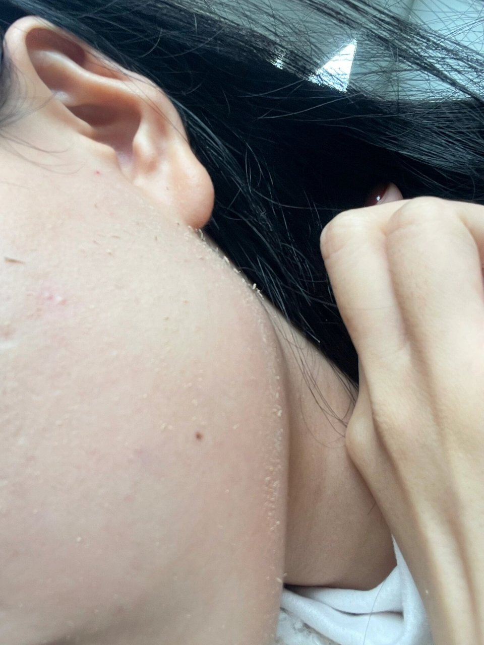 上完妆粉底 用粉扑一推开就搓泥 薇诺娜和粉底是一直在用的,之前用没