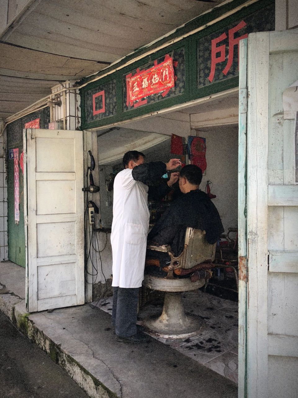 穿越到80年代|各种理发店合辑 翻照片发现拍了好几个理发店的图,这里