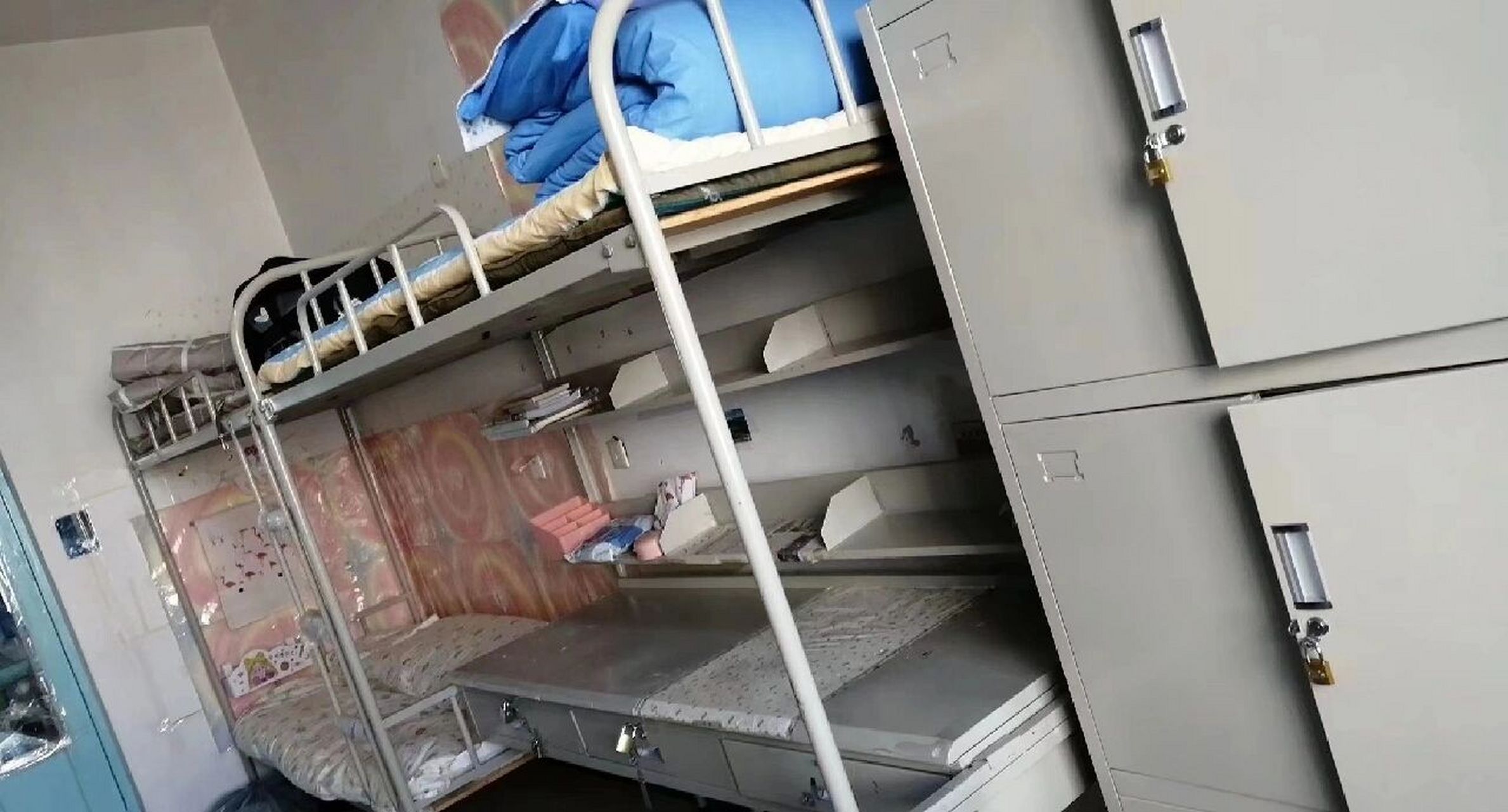 伊犁师范大学宿舍曝光73 这是11号楼啦宝子们 图一是19年入学时拍的