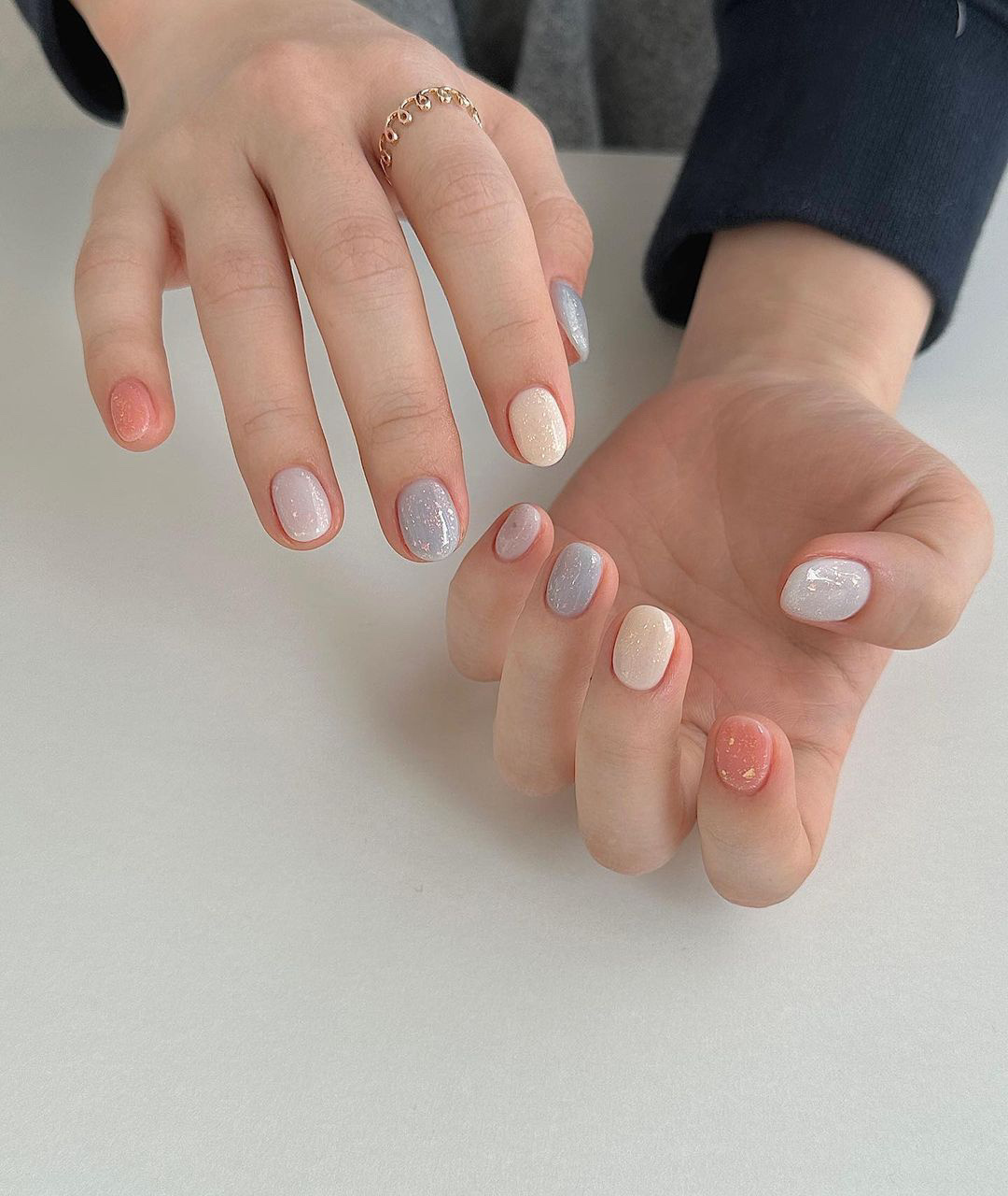 马卡龙色系粉嫩细闪跳色美甲97