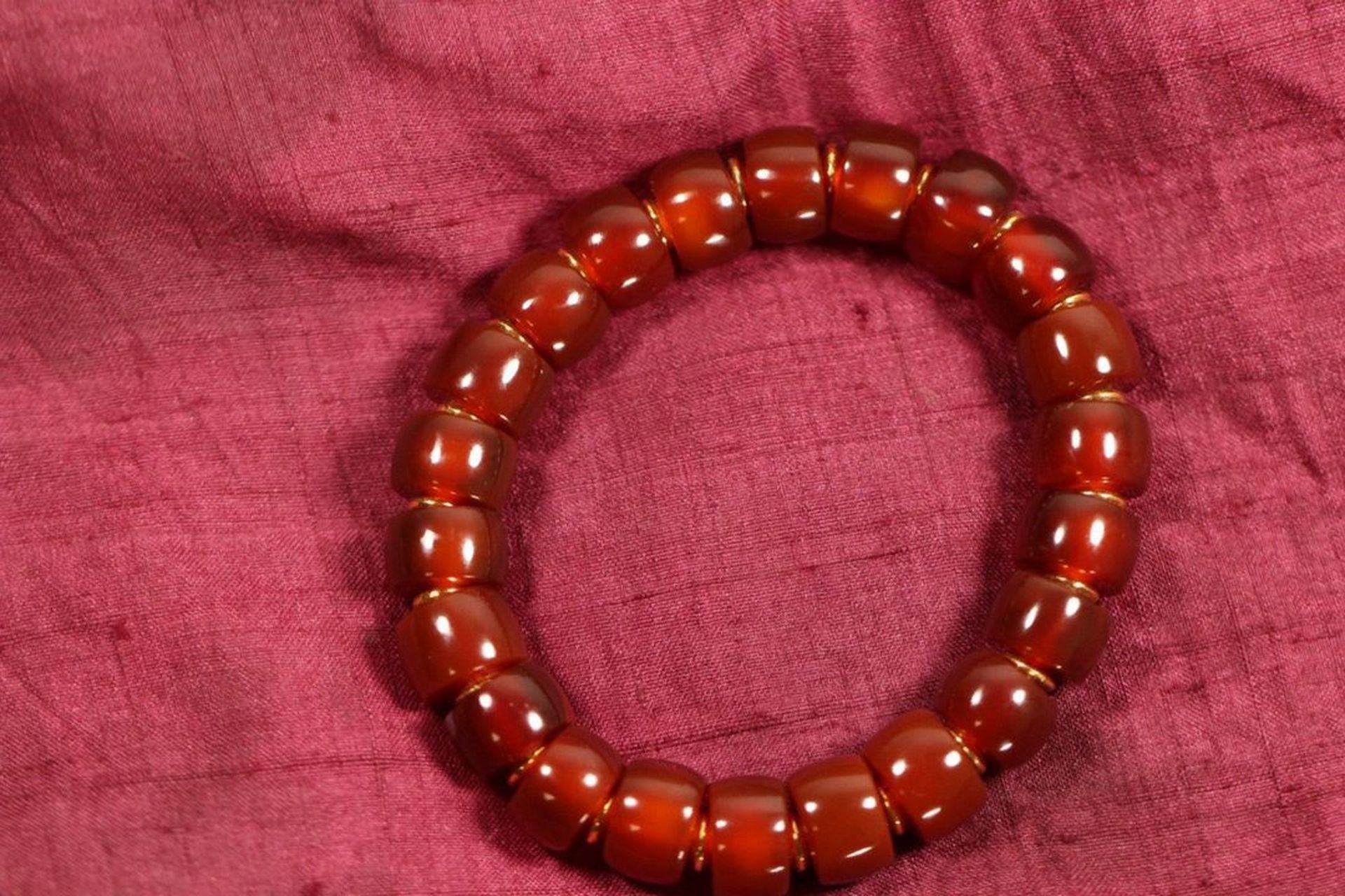 千年西周时期老玛瑙手串,酒红色,颜色红润 千年西周时期老玛瑙手串,酒