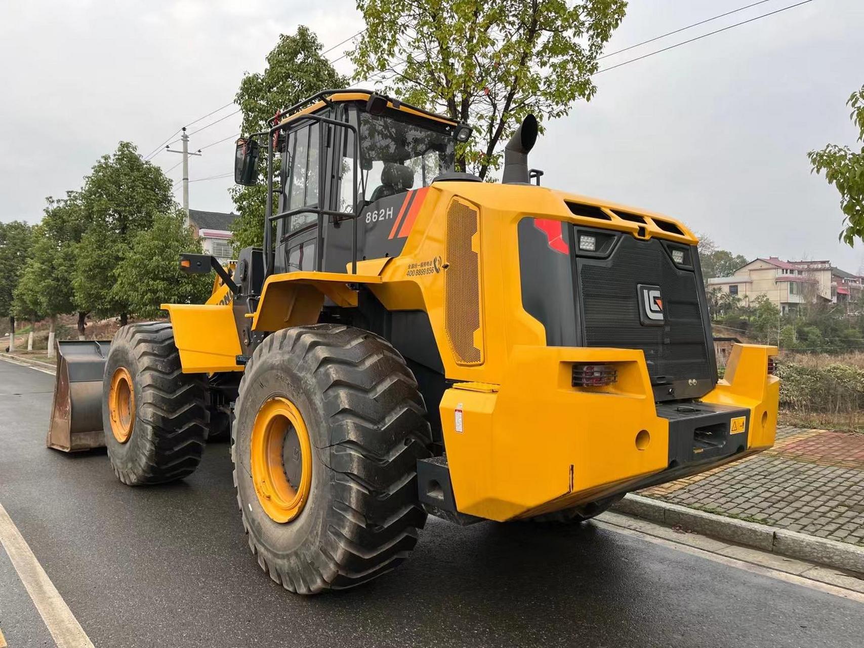 5吨级装载机  和70机一样大 加长臂  先导  406变速箱  28层大轮胎