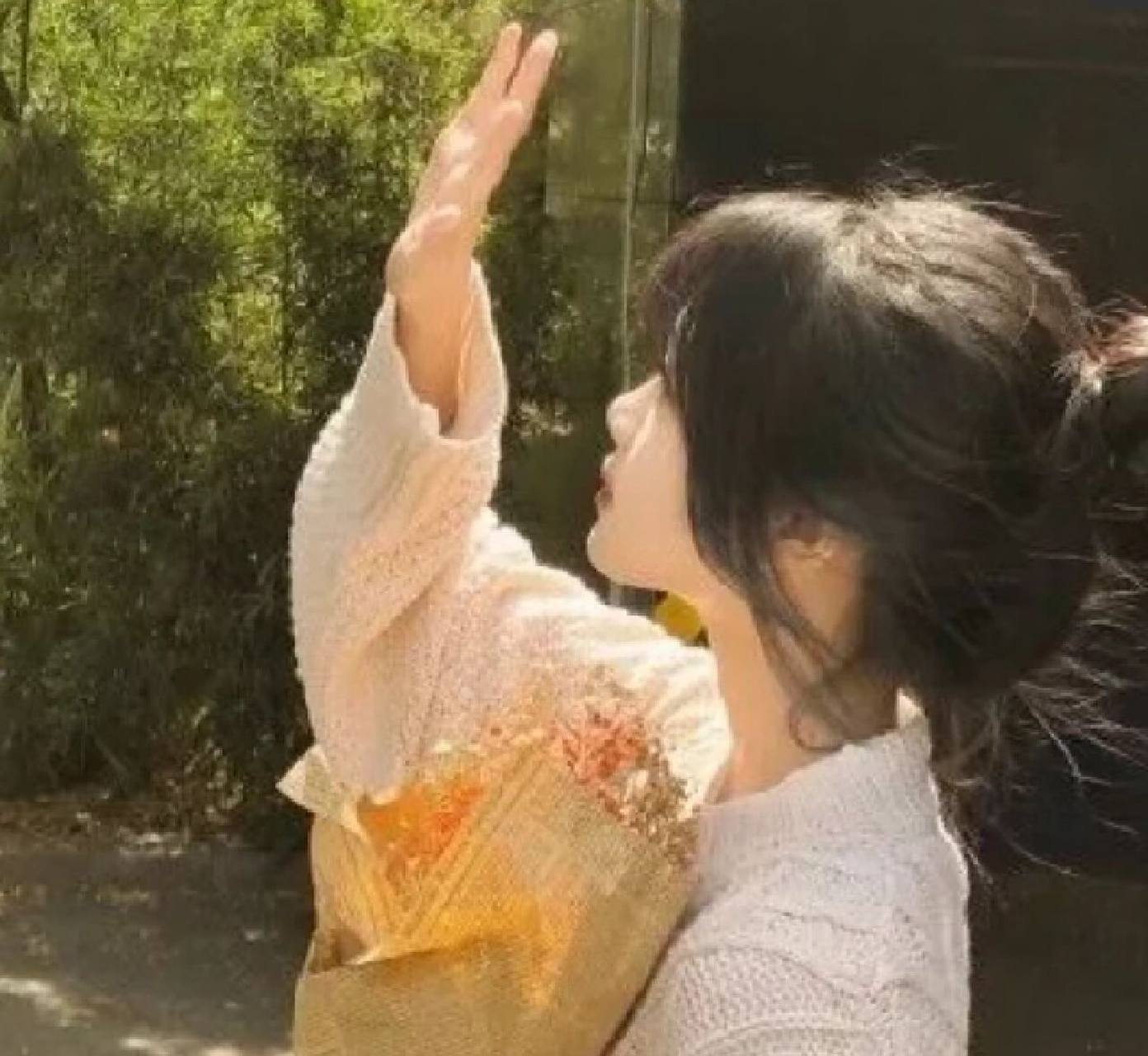 丸子头女生头像