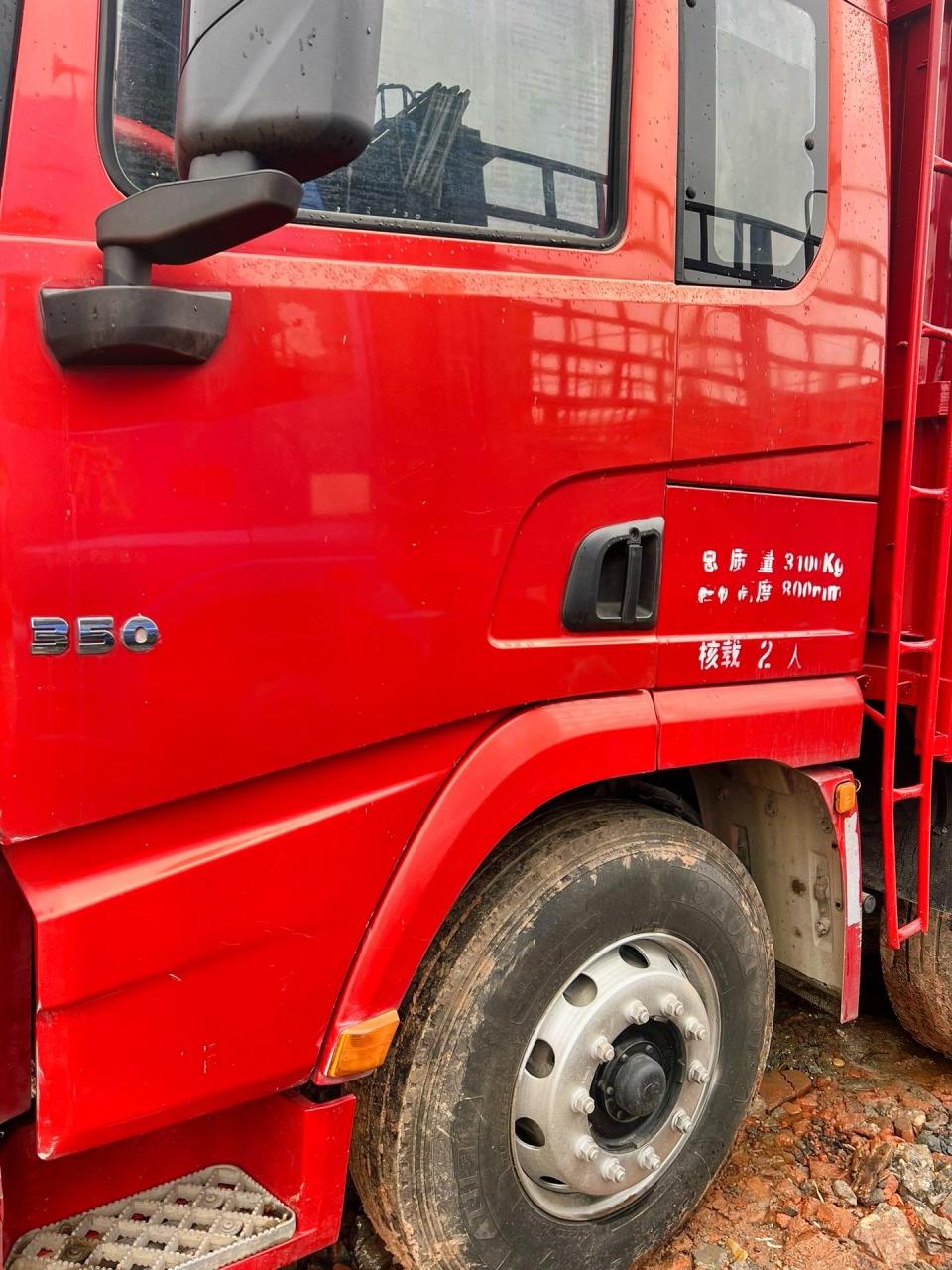 陕汽德龙x3000前四后八9米6高栏,国五,350马力,原版