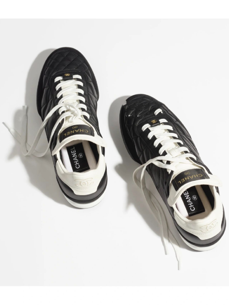 我更喜欢黑白的配色!感觉这双男士穿也很适合!