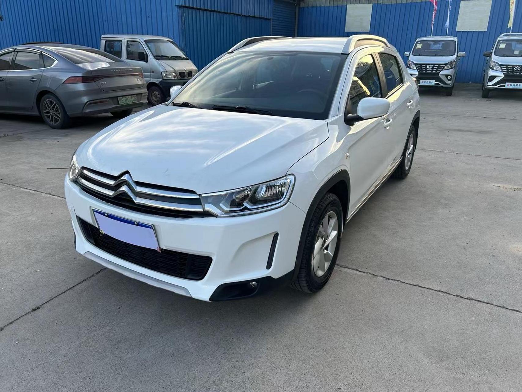 2015年12月上牌的东风雪铁龙c3xr,1.6排量手动挡本地一手私家车行驶8.