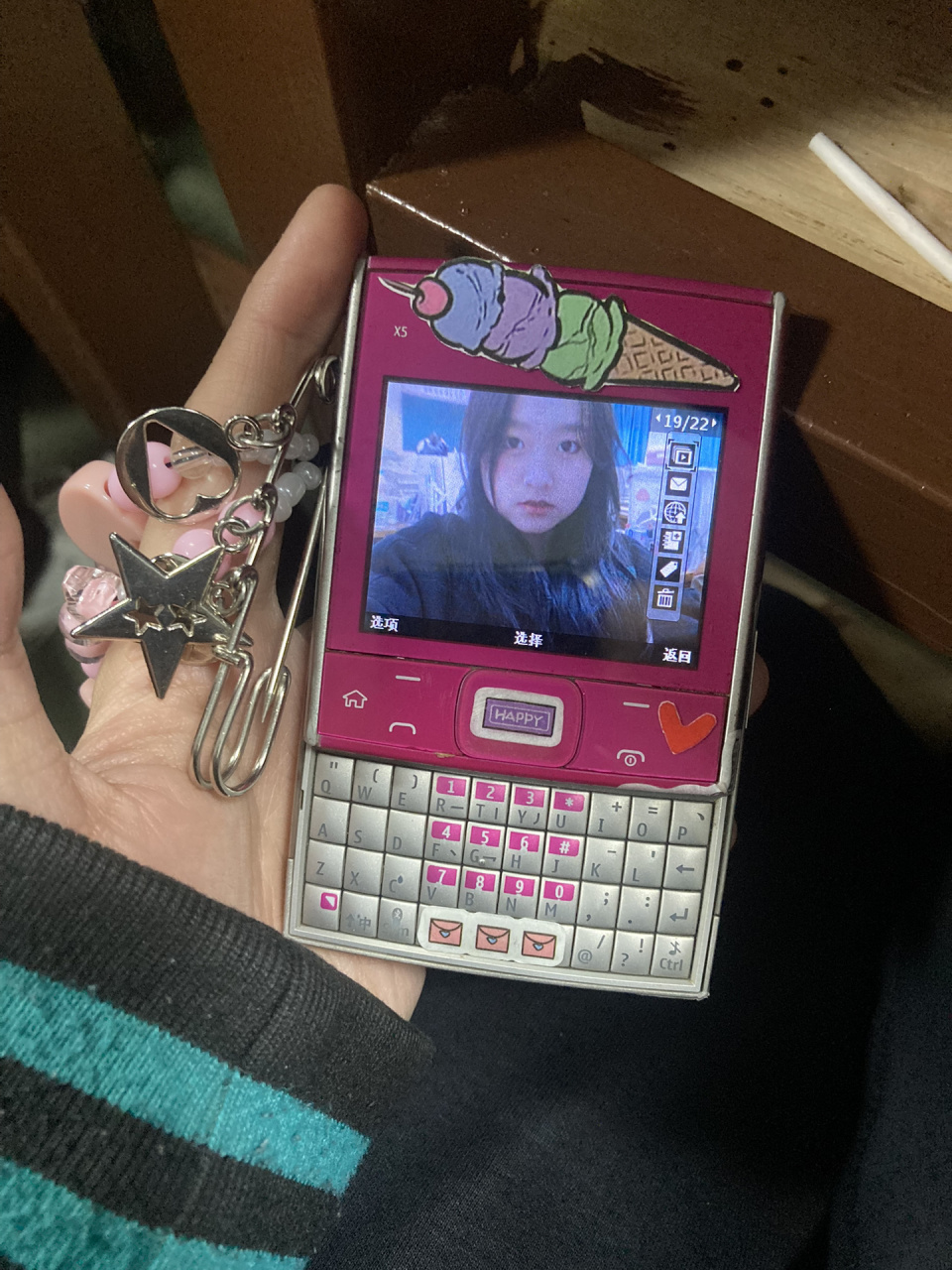 就我个人来讲,这种朦朦胧胧的感觉我是比较喜欢的,诺基亚x5-01的像素