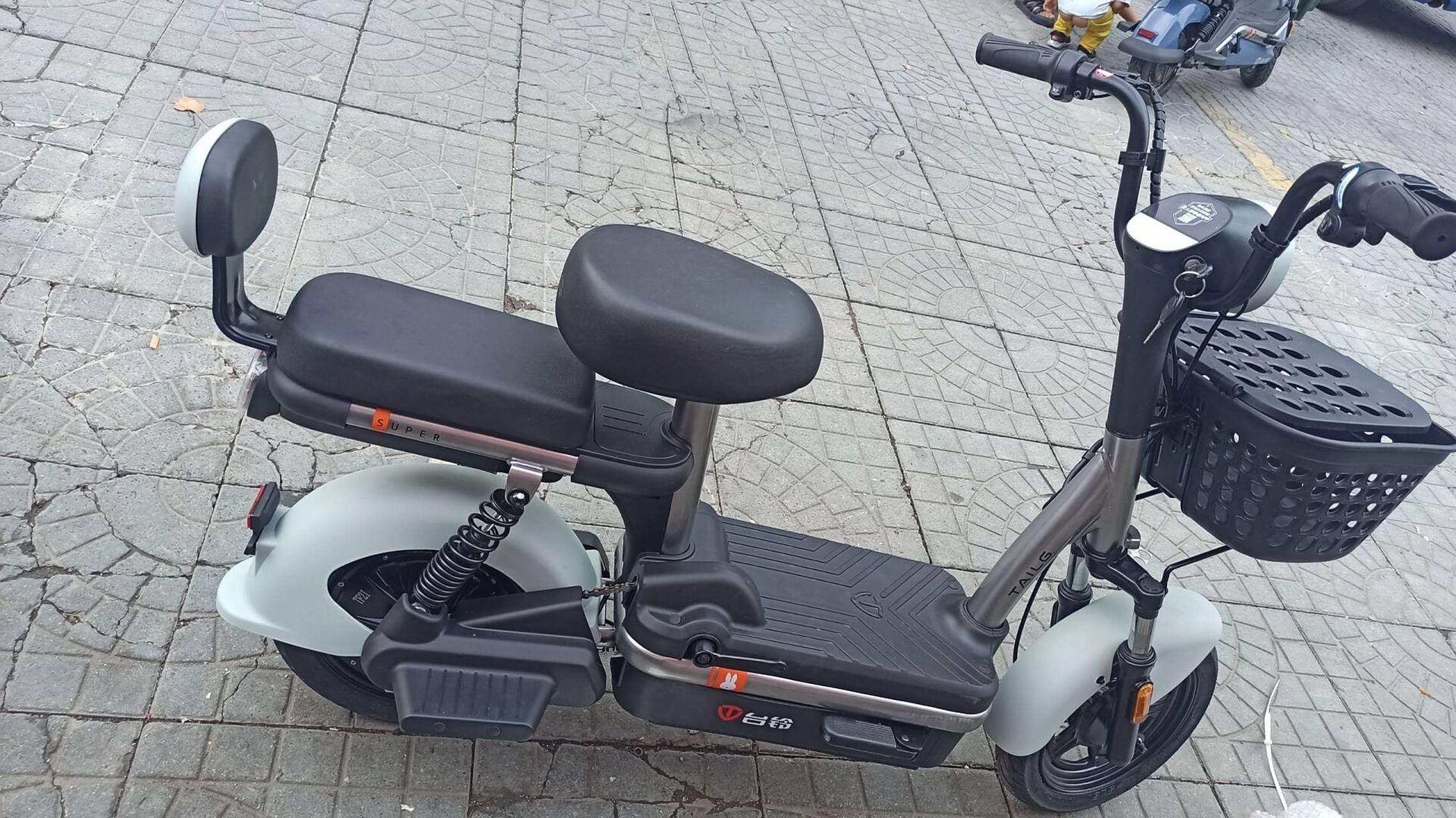 全网最便宜电动车 台铃小雪碧 原来电动车刹车不好用了,昨天看吾悦