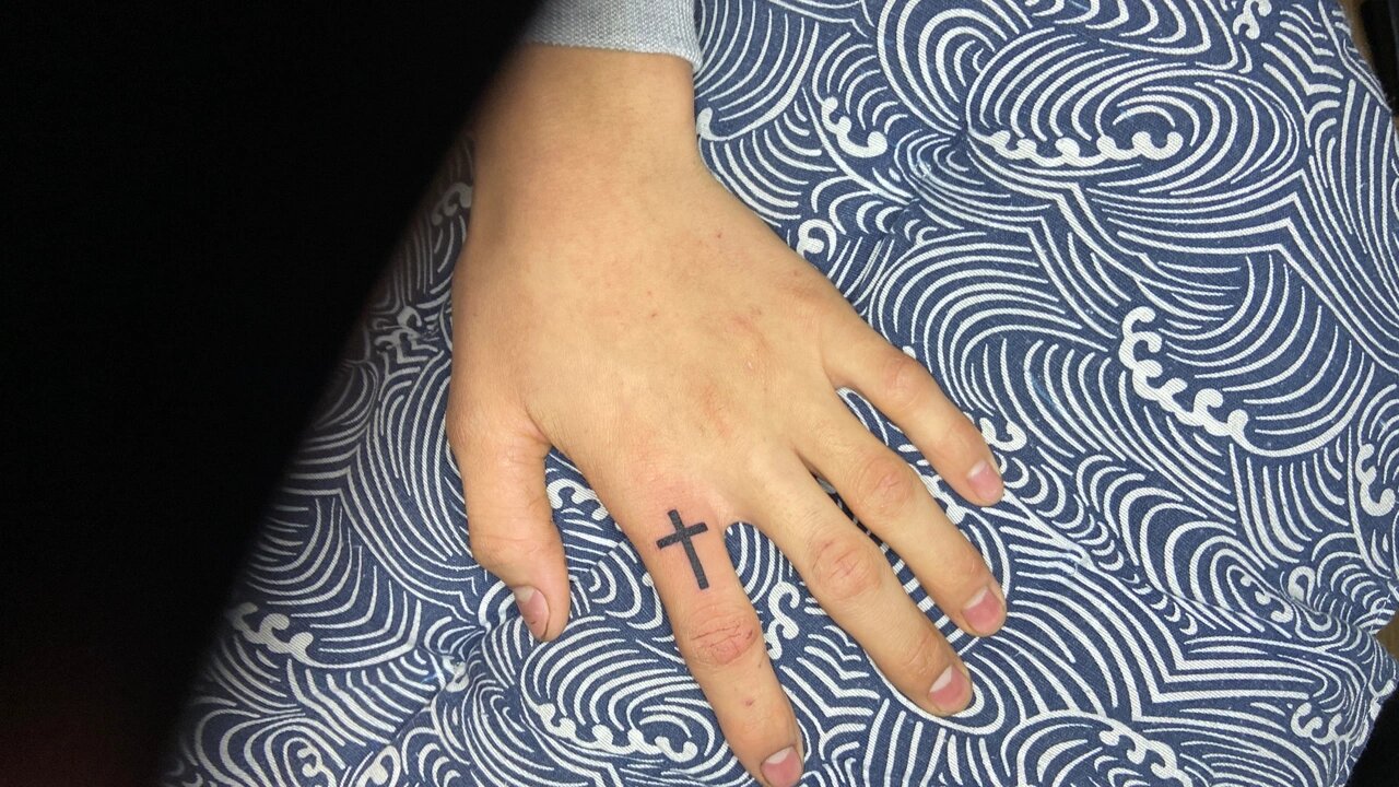 手指纹身 十字架✝️