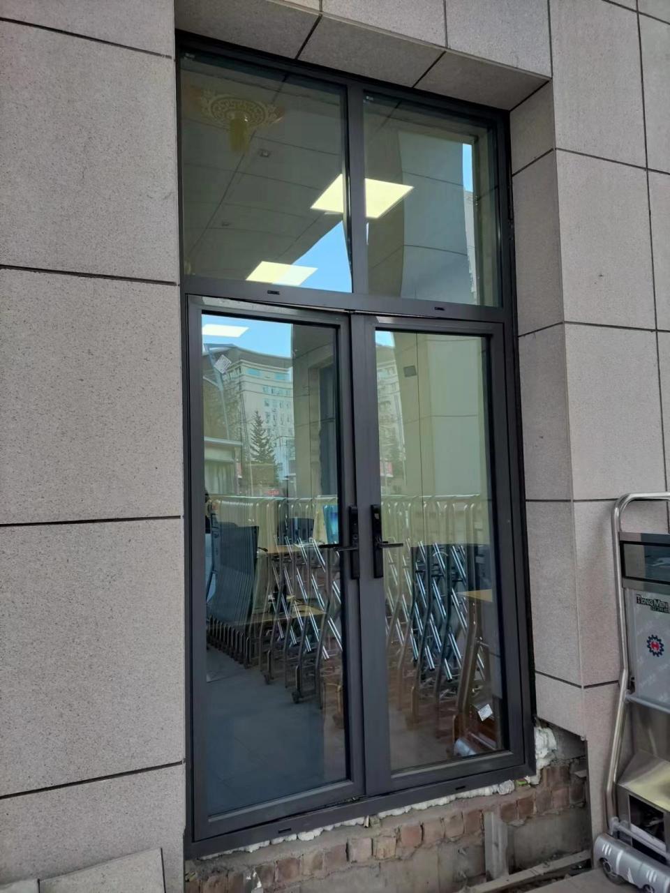 福特蓝镀膜玻璃还是很漂亮的