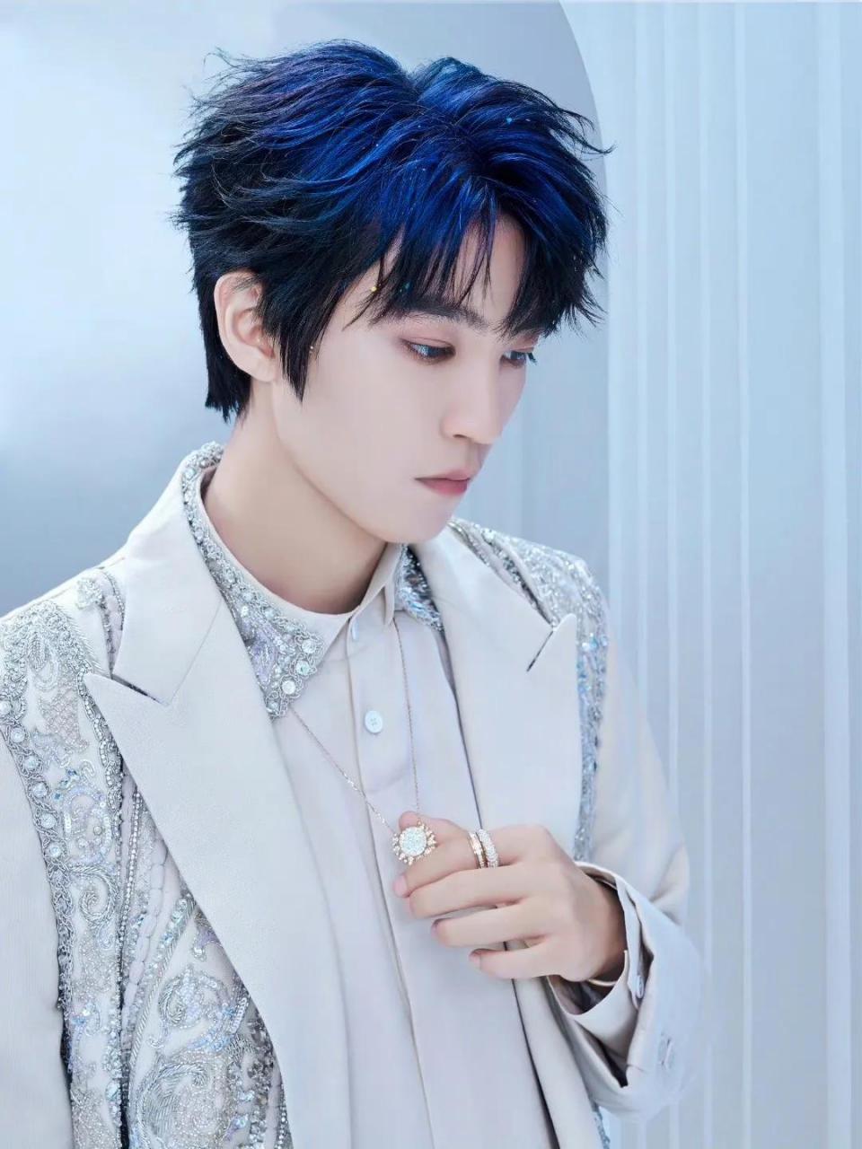 saab 2023 春夏高级定制礼服亮相十周年演唱会,解锁全新高定 王俊凯