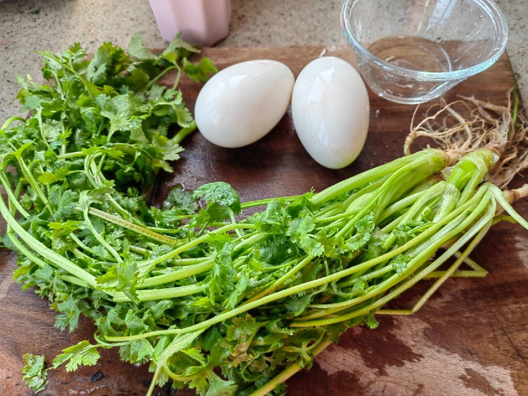 香菜炒鹅蛋～养肝排毒预防脑中风 🍀四季顺时养生,饮食有节有方,在