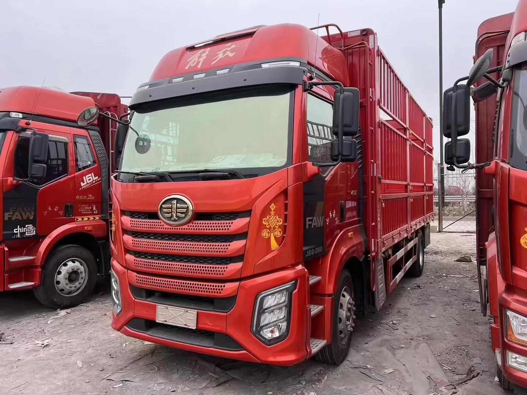 8米高栏载货车 锡柴发动机280马力,一汽8档变速箱,国六b排放,精品车况