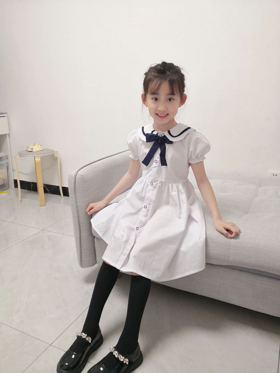 小学生穿白裙子真的很可爱 白色的学院风真的大方又可爱 有点班花94