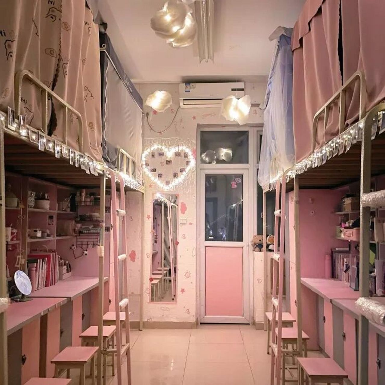 西南交通大学希望学院宿舍 西南交通大学希望学院宿舍一般为八人寝