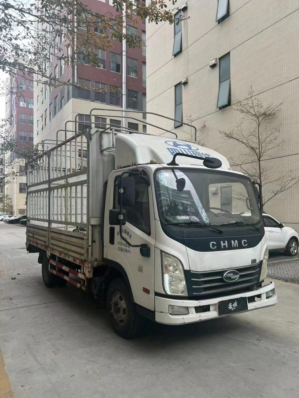 粤e,到期转出:准2019年四川现代南骏牌4米2高栏货车,玉柴中冷增压柴油