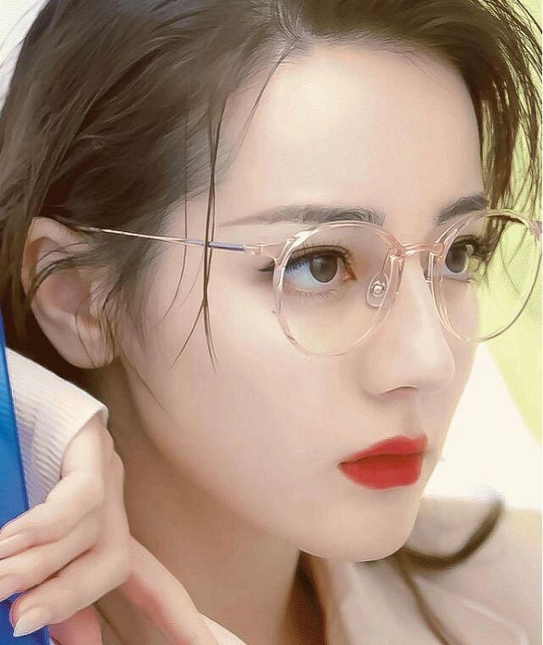 戴眼镜后眼睛变小了? 戴眼镜是有可能会显得眼睛更小的.