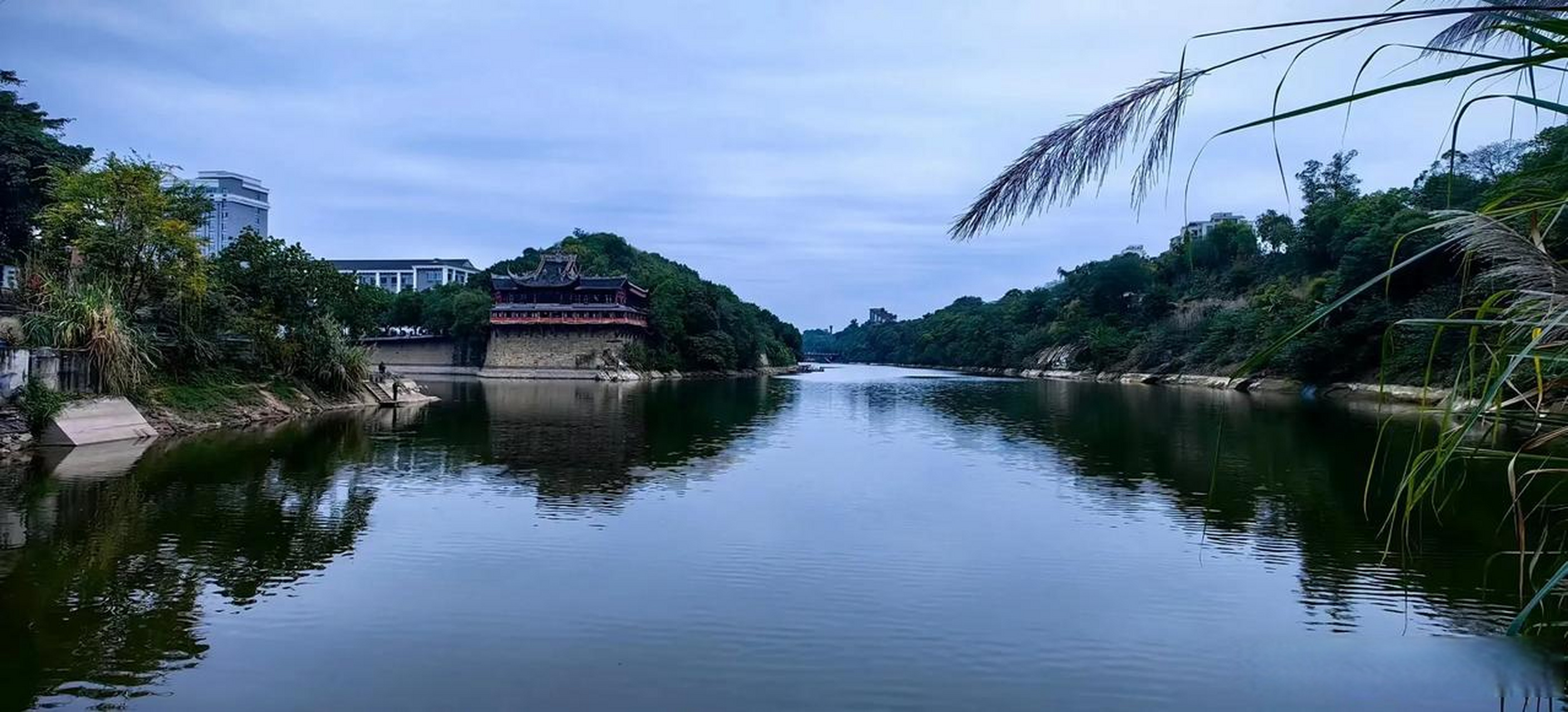 分享美的瞬间家乡自贡的母亲河—釜溪河畔的美丽风光!
