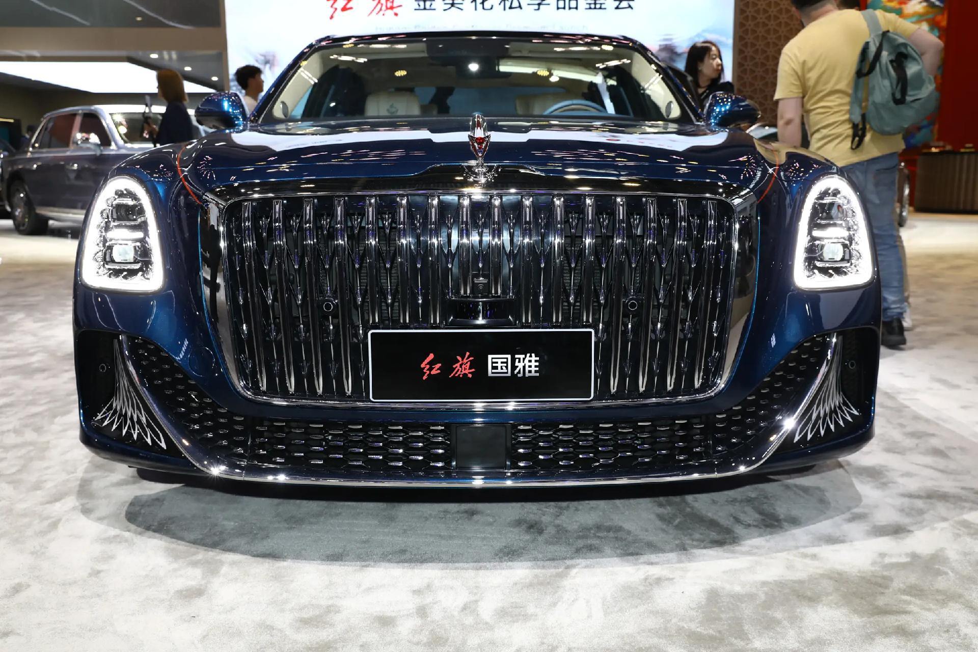 红旗金葵花系列"红旗国雅"对标 s 级和宾利,国产大劳