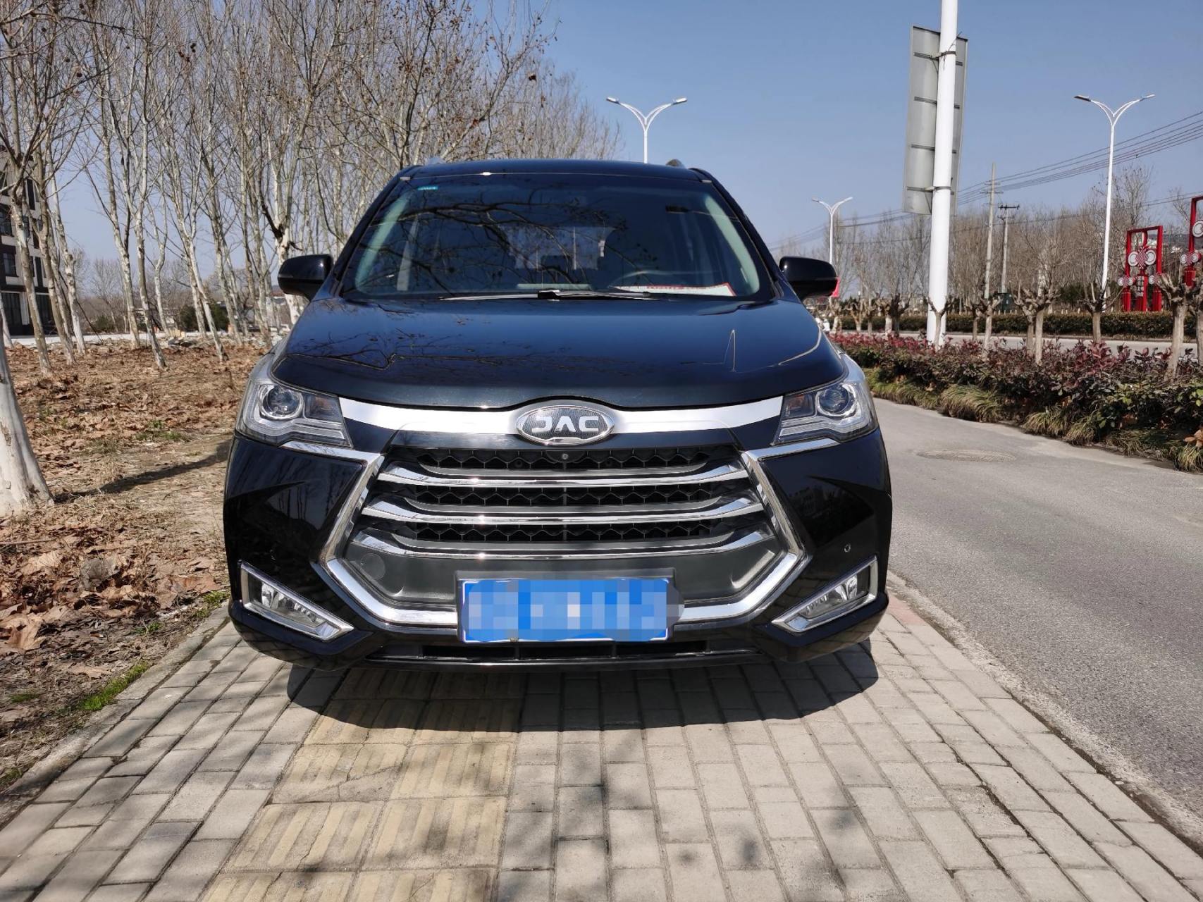 刚到店18年6月最高配江淮r3,7坐小商务,1.